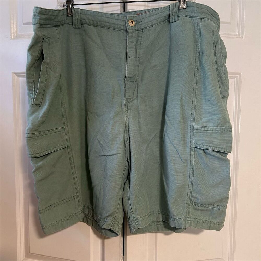 Tommy Bahama Men's Green Cargo Shorts Size 42 Casual